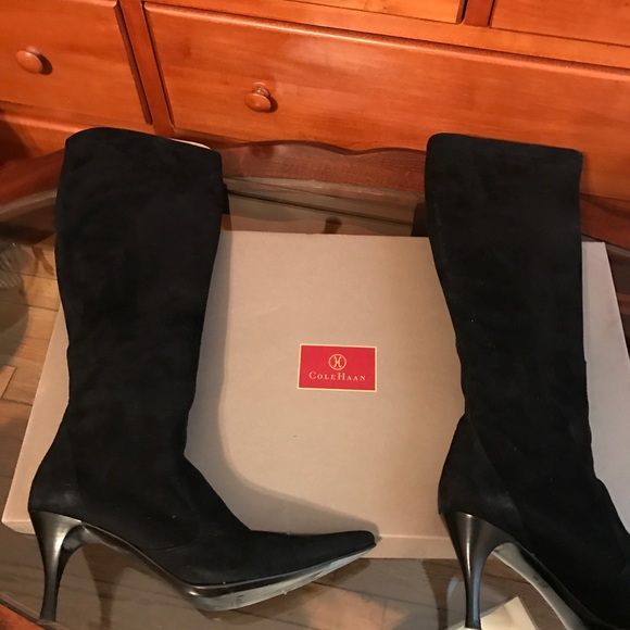 Gorgeous Cole Haan boots. SALE - Picture 3 of 4